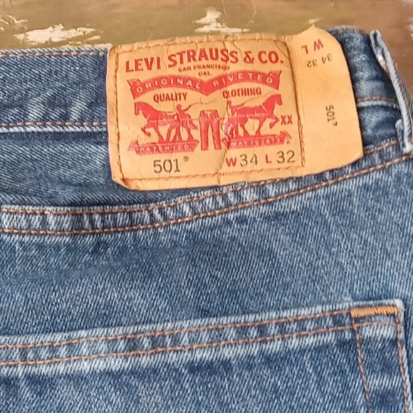 Levi 501 Button Fly Straight Leg Jean Size 34x32 - Picture 8 of 11